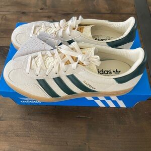 Adidas Gazelle Men’s 7 US / 6.5 UK cream and green